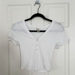 NWOT Ribbed White V-neck with Silver Snap Button Detail Crop Top